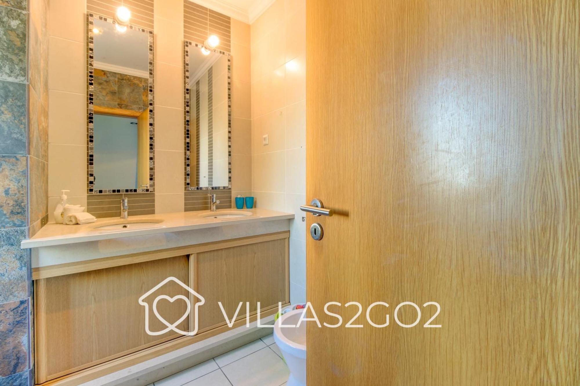 Villa Grace - 5 Bedroom With Swimming Pool